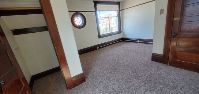 Building Photo - Pre-leasing August - 4bd/2ba