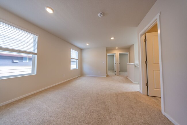 Building Photo - 3 bedroom home in Ridgefield w/ AC - Built in 2024