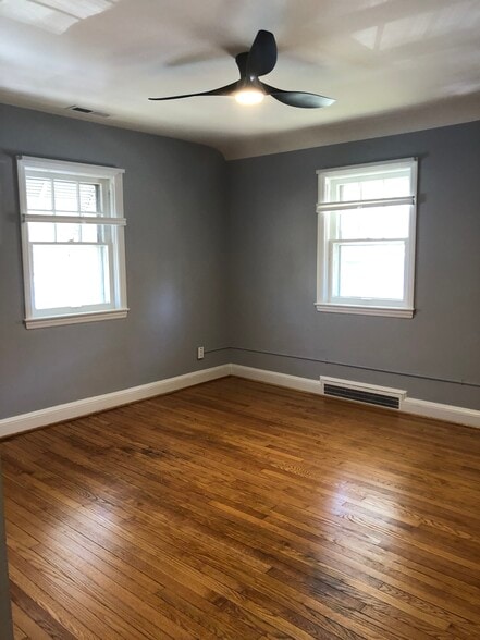 Living Room - 5513 Ashbourne Rd