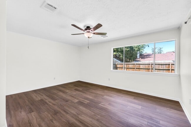 Building Photo - 8206 Willow Forest Dr