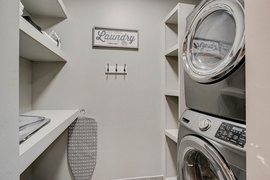 Building Photo - 42 S Holmes Ave