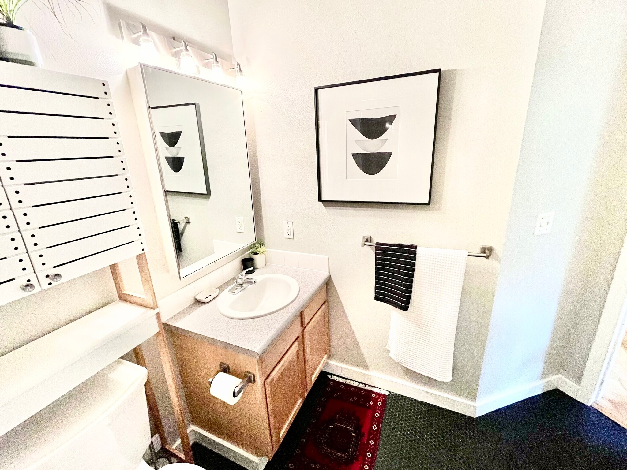 Building Photo - 2422 Tremont Pl