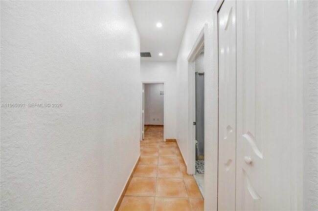 Building Photo - 1205 SE 7th Ct