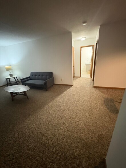Building Photo - 1215 E Elm St