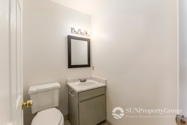 Building Photo - Updated Duplex In Great West Valley Area