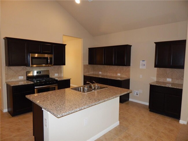 Building Photo - 1412 Fort Dessau Rd