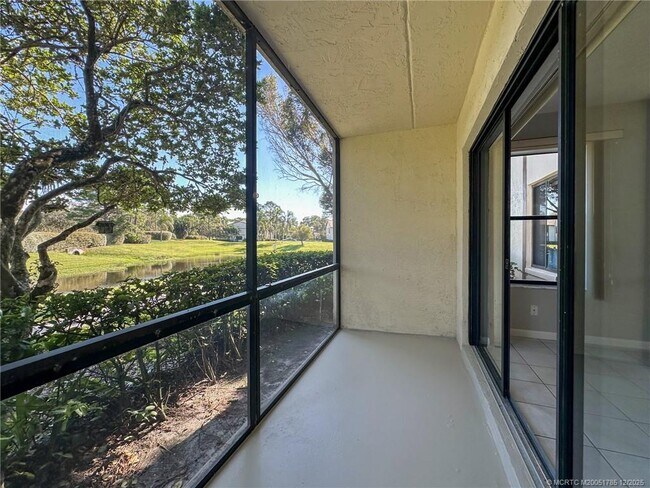 Building Photo - 1965 SW Silver Pine Way