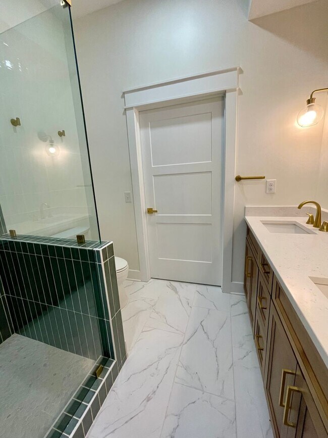 Building Photo - 323 50th Ave N