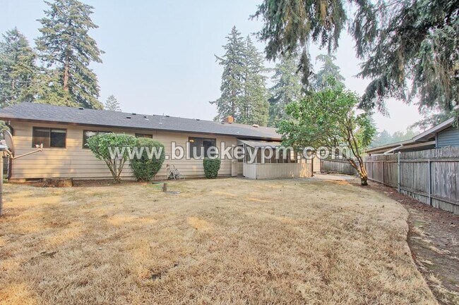 Building Photo - 1102 NE 125th Ave