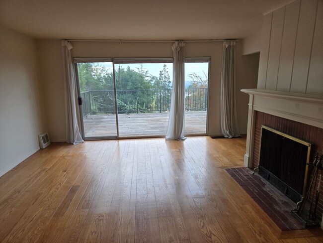 Building Photo - 3 bed/2 bath house in Kensington with Views