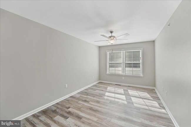 Building Photo - 552 Creek Rd