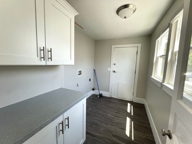 Building Photo - 2 Bed 2 Bath Provo House