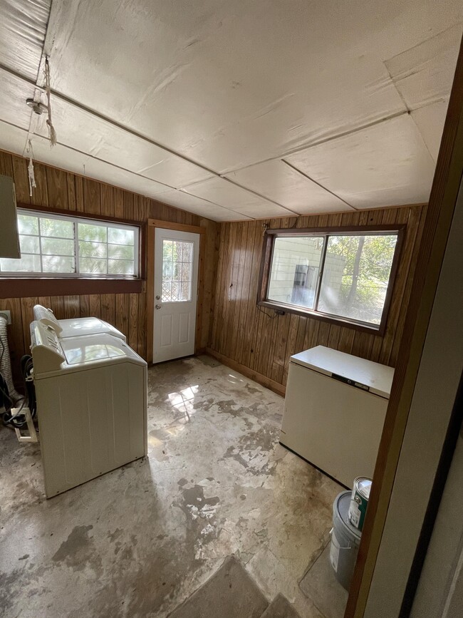 Building Photo - 935 Allen Ave