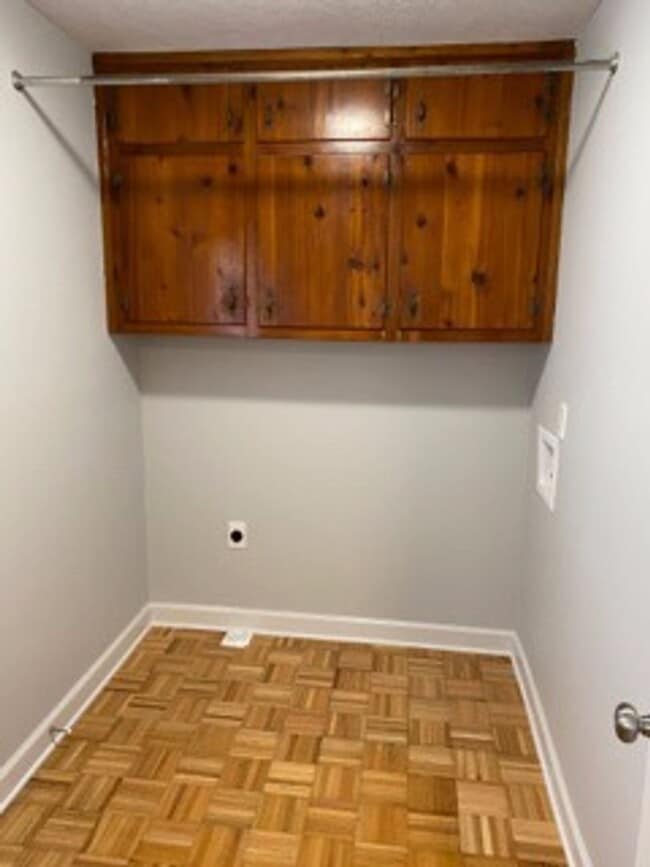 Building Photo - Lovely, Brick Ranch near Historic Duluth!