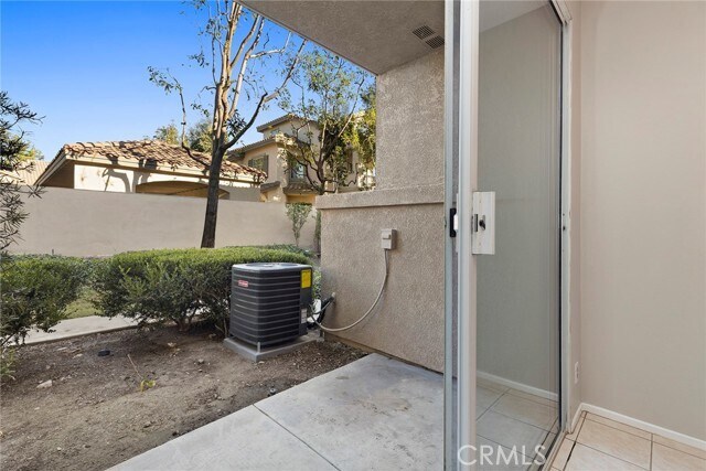 Building Photo - 1081 S Positano Ave