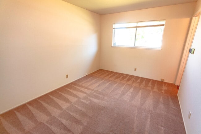 Building Photo - 4/3 near Jollyman Park, Top Cupertino Scho...