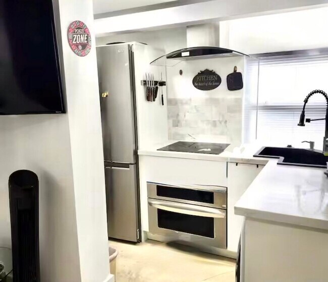 Building Photo - 4540 SW 28th Terrace