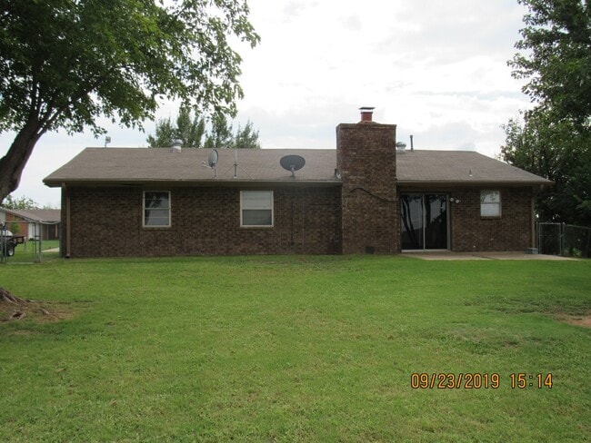 Building Photo - 2606 NE Lake Ave