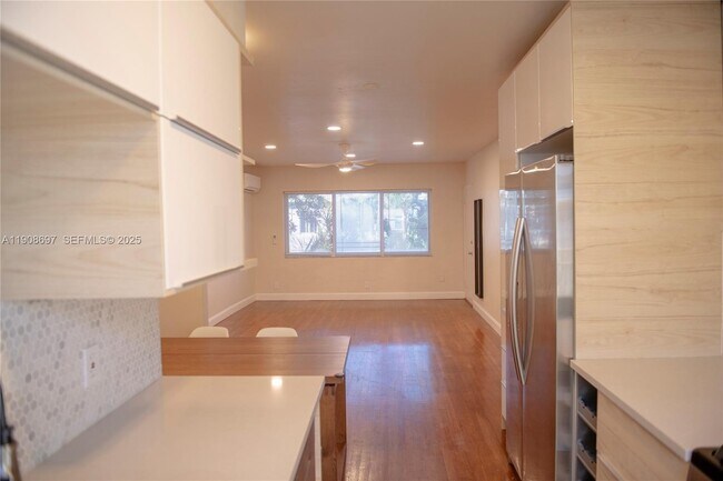 Building Photo - 10078 E Bay Harbor Dr