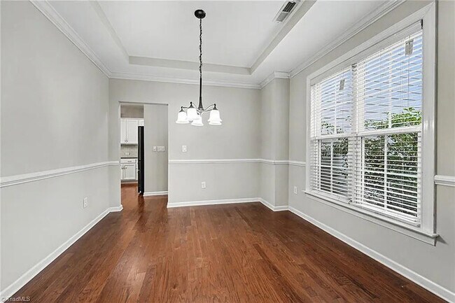 Building Photo - Lease to Own