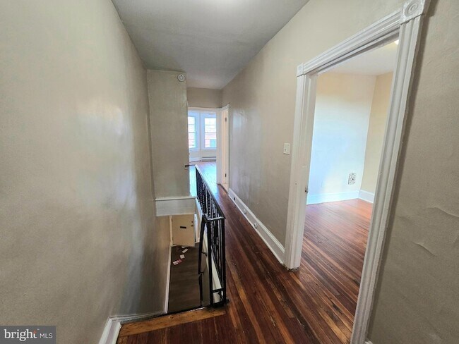 Building Photo - 106 S 55th St