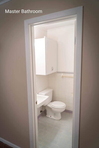 Master Bathroom - 1503 Bistineau St