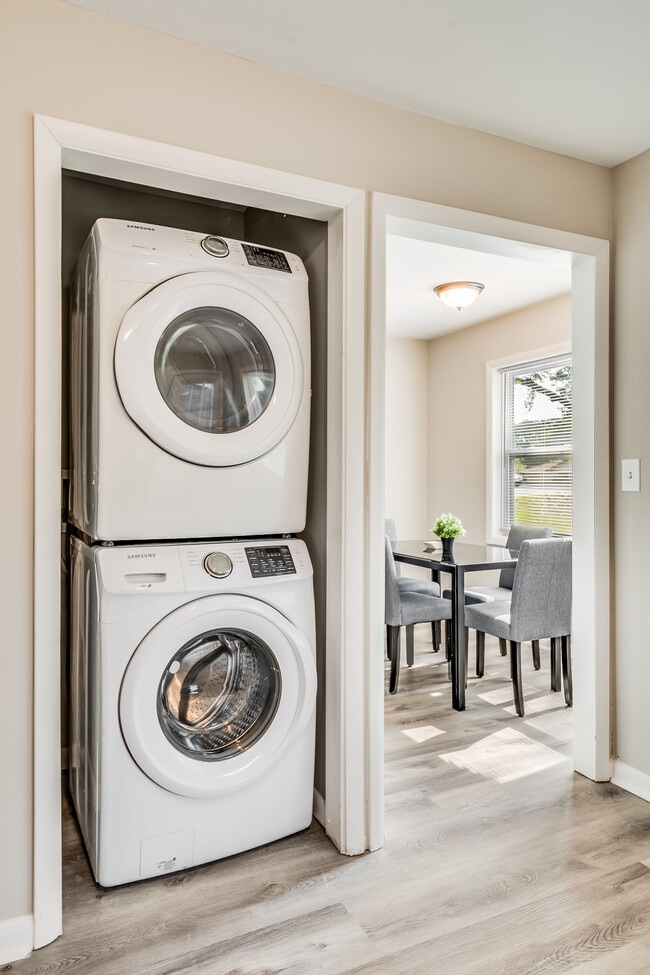 Building Photo - 2265 Columbia Dr