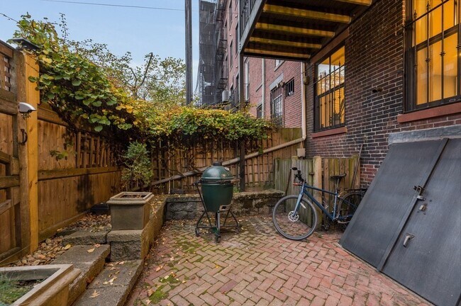 Building Photo - 75 Rutland St