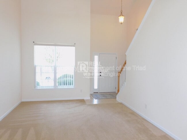 Building Photo - 1017 Hawick Dr