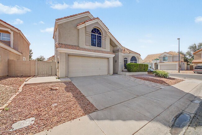Building Photo - 1006 S Tiago Dr