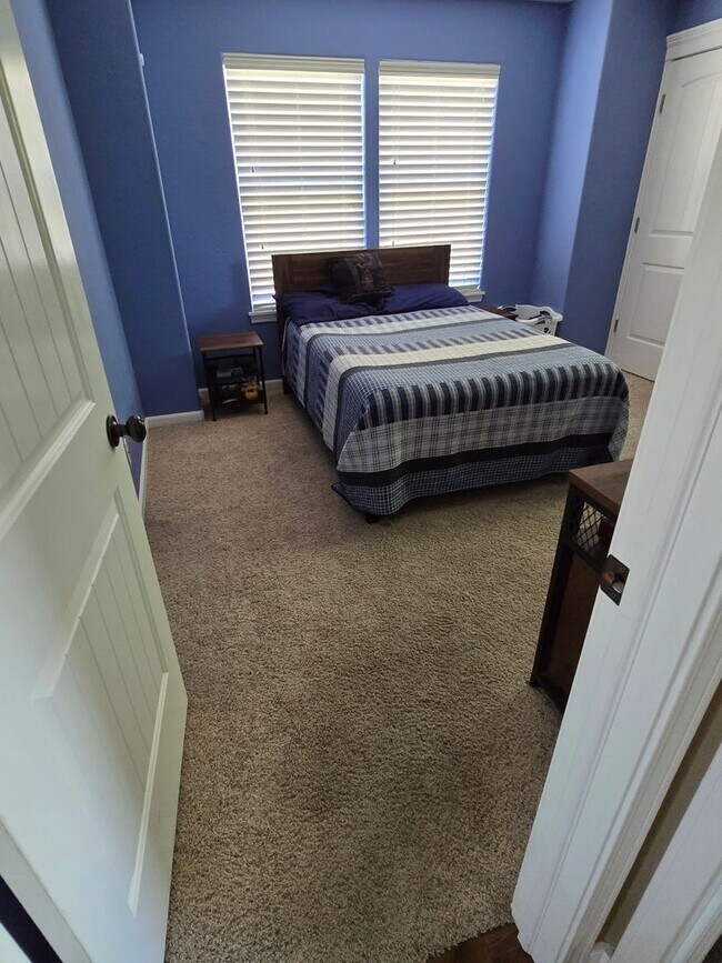 Building Photo - 3 bed 2.5 bath  Home for Rent in Grants Pass