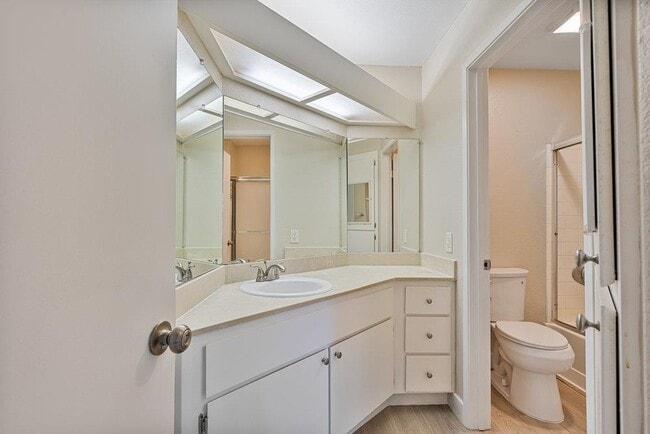 Building Photo - 331 Shadow Run Dr