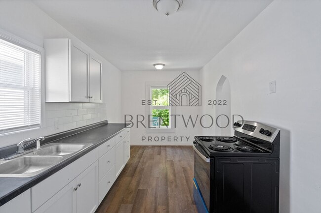 Building Photo - Charming 3BR/1B Single-Family Home