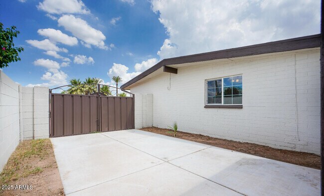 Building Photo - 4236 N 50th Dr