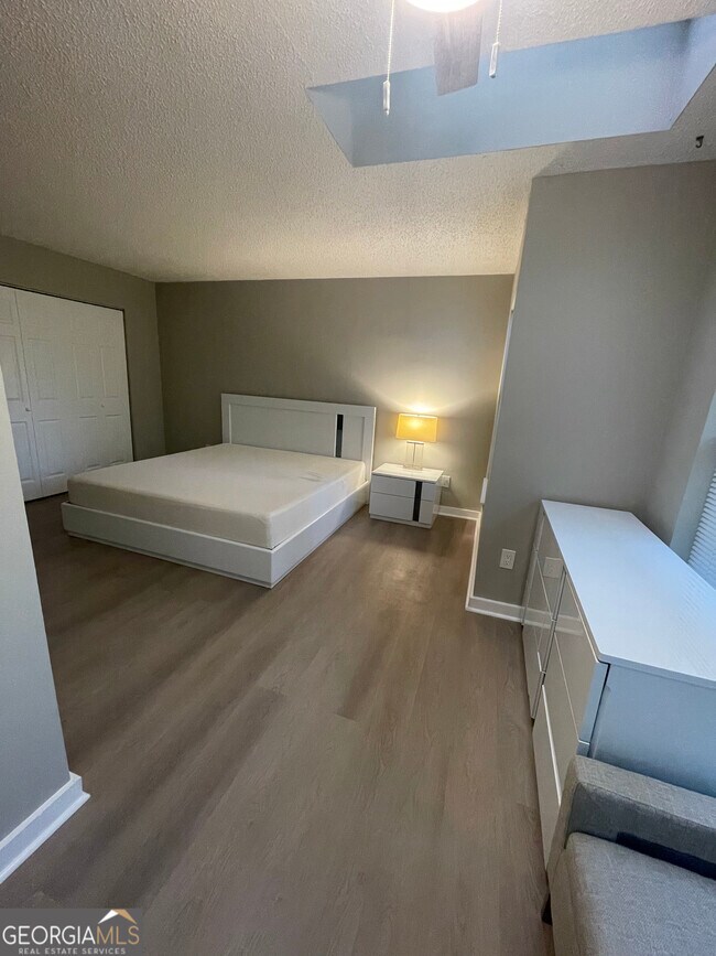 Building Photo - 2014 Huntingdon Chase