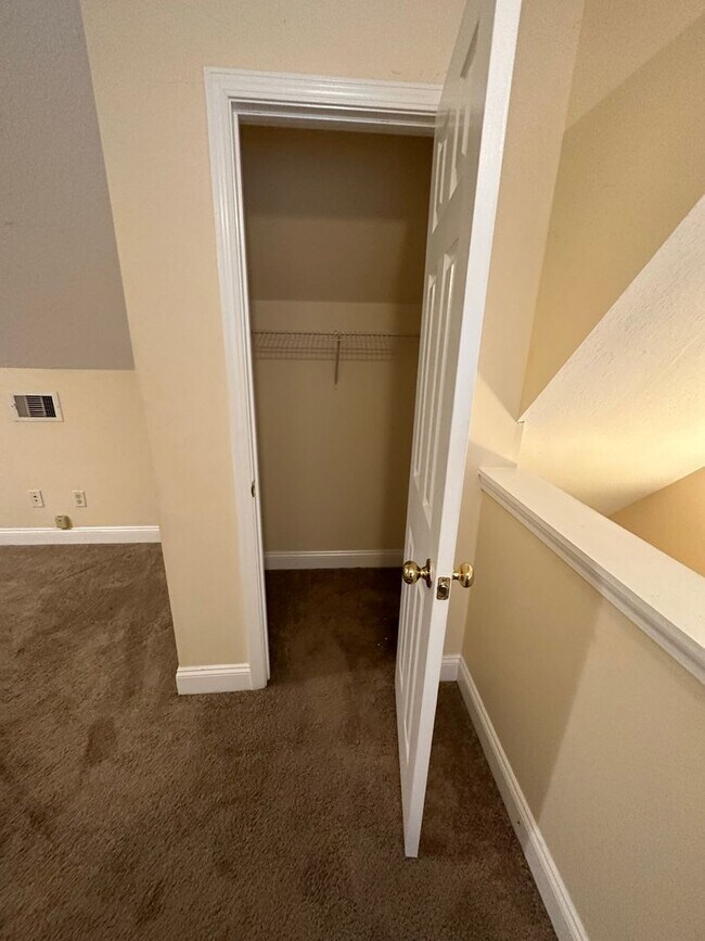 Building Photo - 789 Spence Dr