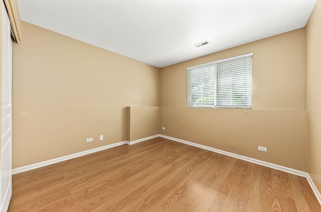 Building Photo - 633 Conservatory Ln