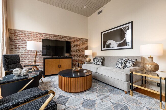 Building Photo - 1011 Canal St