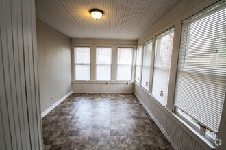 Building Photo - Charming 2BR 1BA Near Downtown