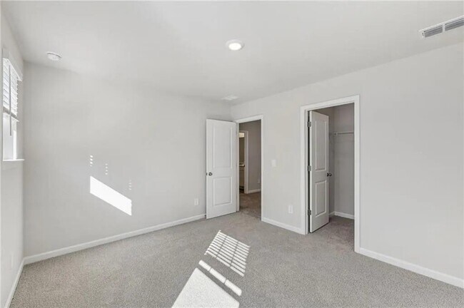 Building Photo - 265 Sequoia Ln