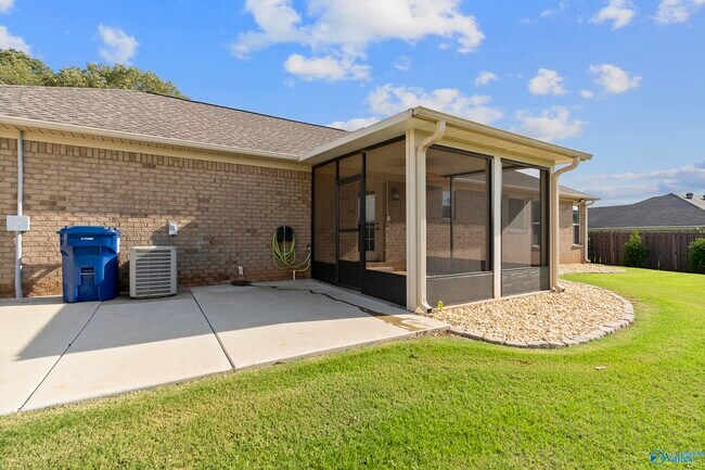 Building Photo - 407 Robinson Rd