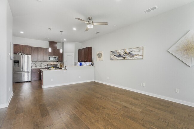 Building Photo - 5871 Rivendell Dr