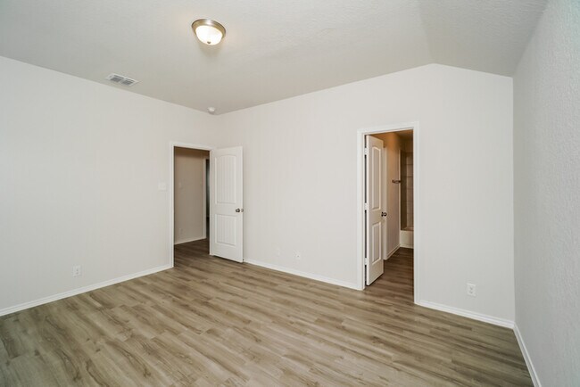 Building Photo - Somerset Trails - 9319 Somers Branch, San ...