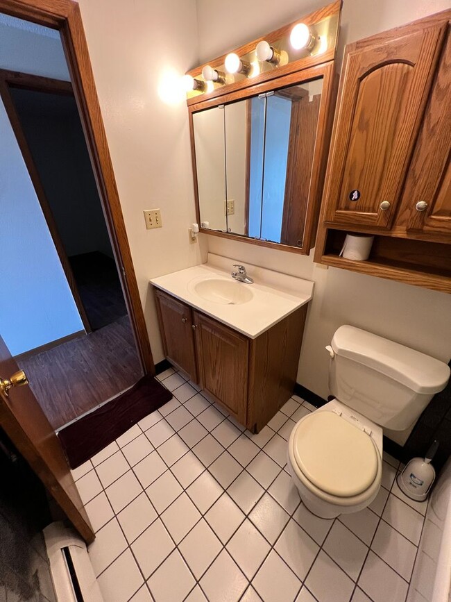 Building Photo - 123 E Ninth St