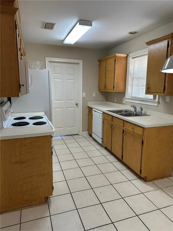 Building Photo - 231 Lakeview Dr