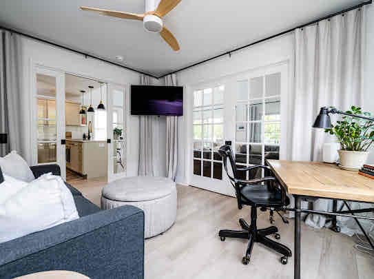 Building Photo - 428 Island Pointe Dr