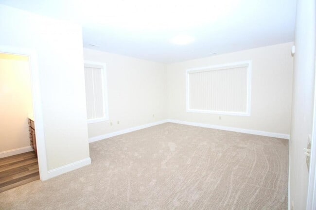 Building Photo - 1665 Kenton Rd