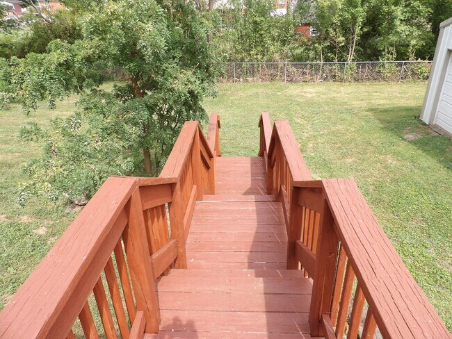 Building Photo - 102 Cedar Dr