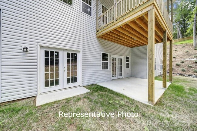 Building Photo - 595 Foxwood Dr SE