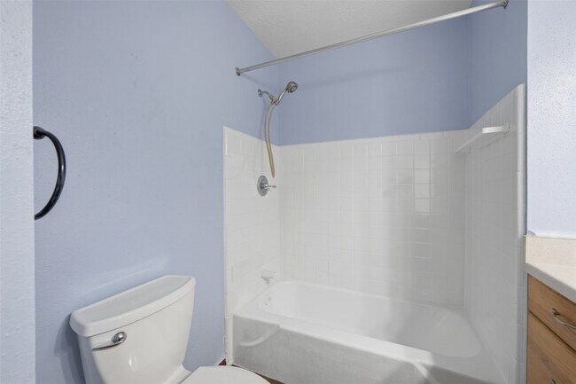 Building Photo - 7015 Pella Dr